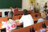 33 de străină învaţă româna la Braşov